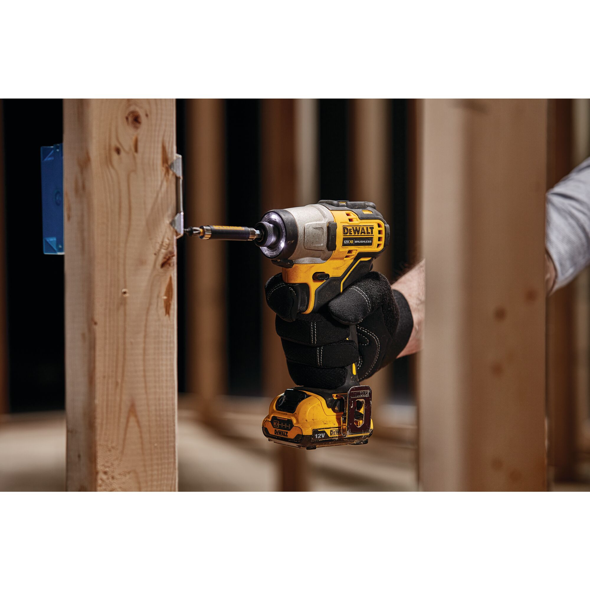 12V XR Brushless Sub Compact Screwdriver 2 X 2Ah DEWALT