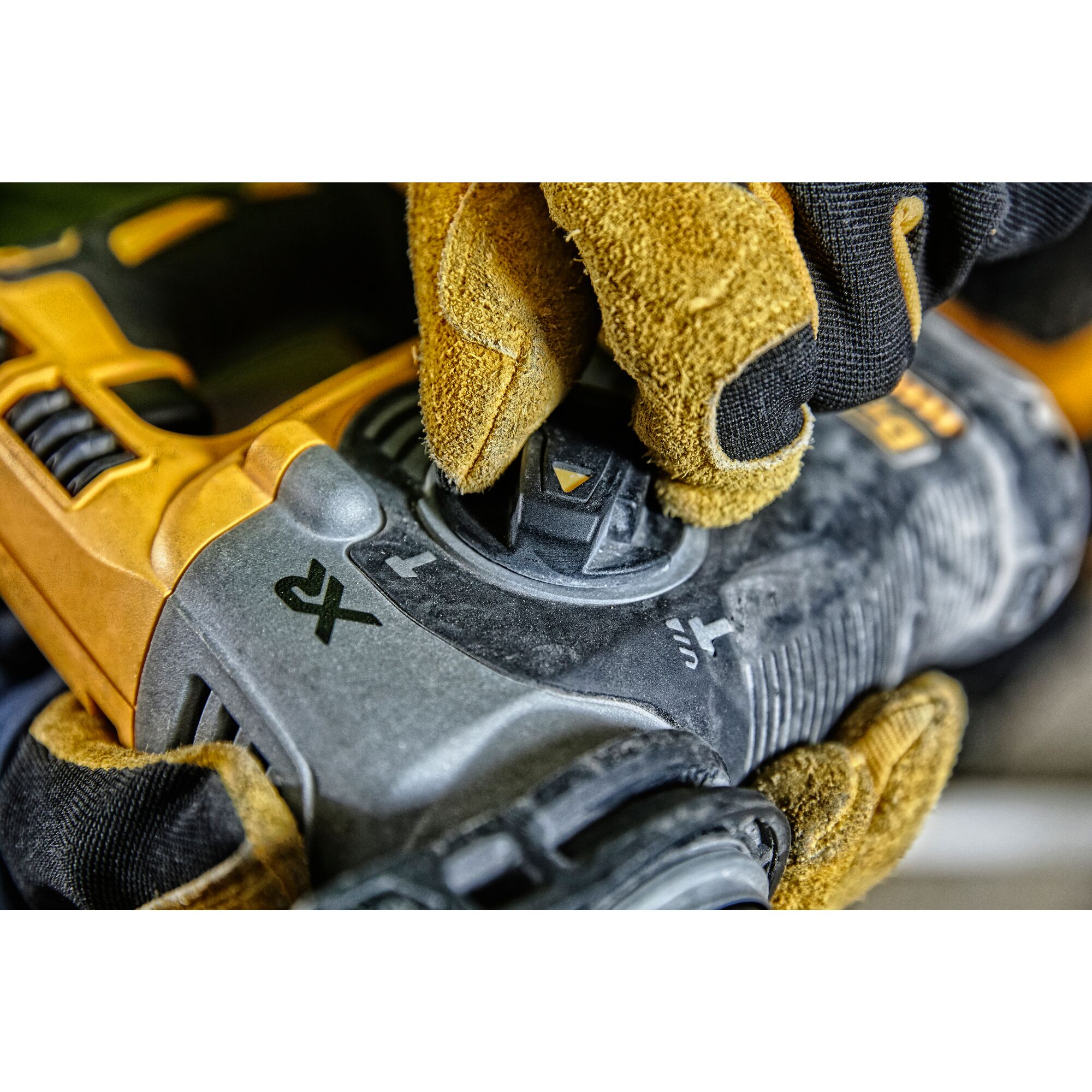 Dewalt 18v 2024 sds brushless