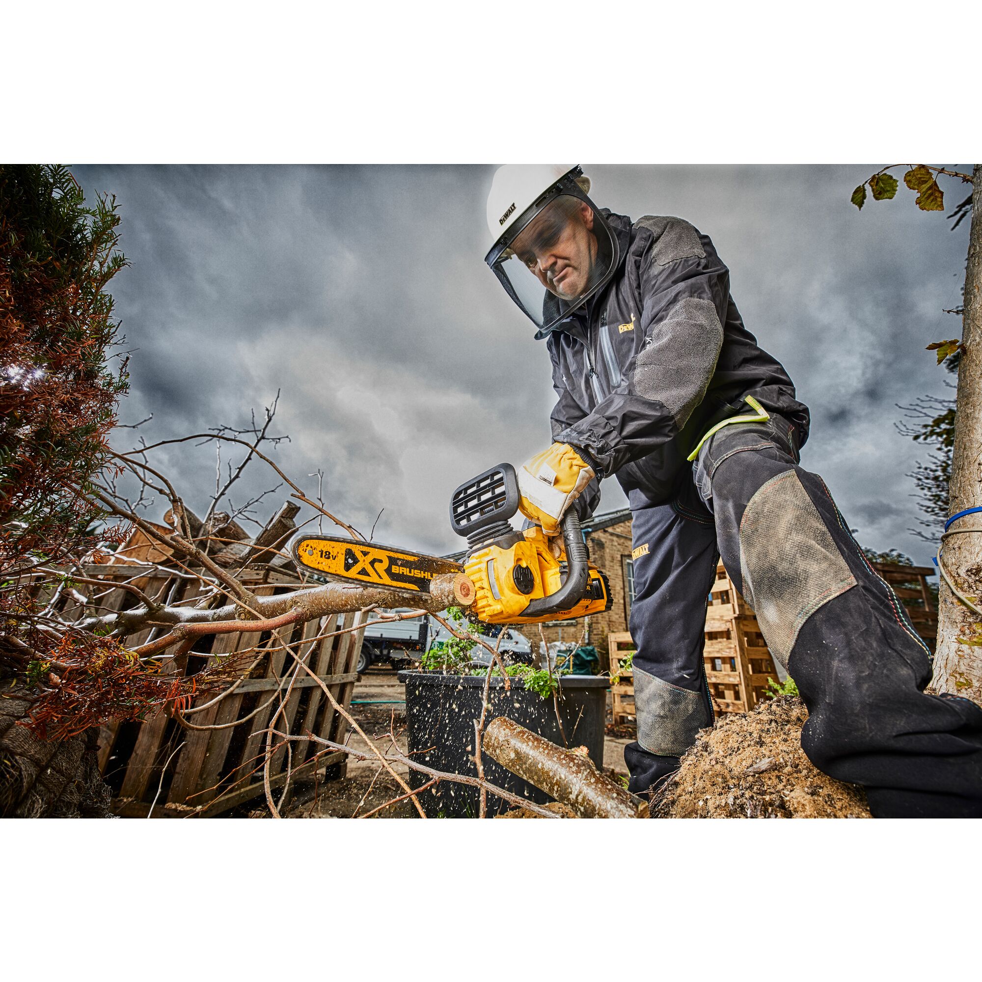 Dewalt deals 18v chainsaw