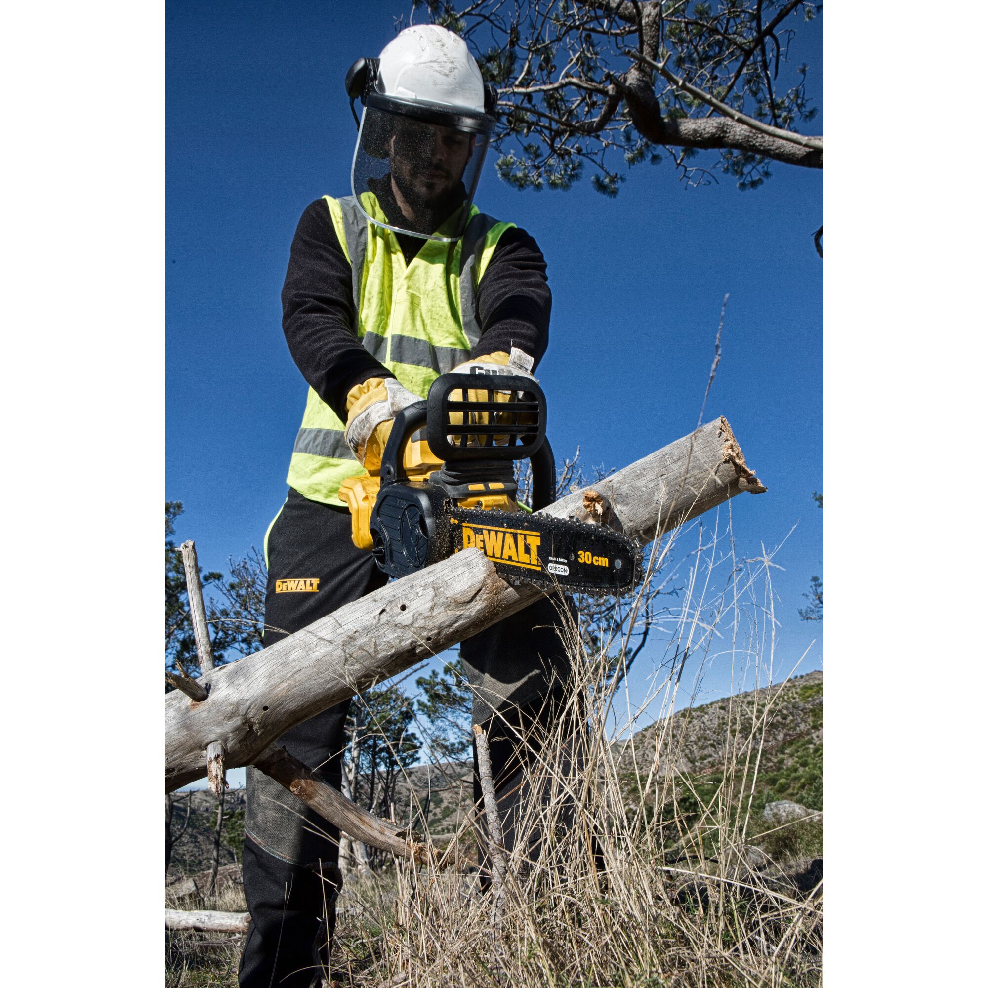 Dewalt cordless 2025 chainsaw 18v