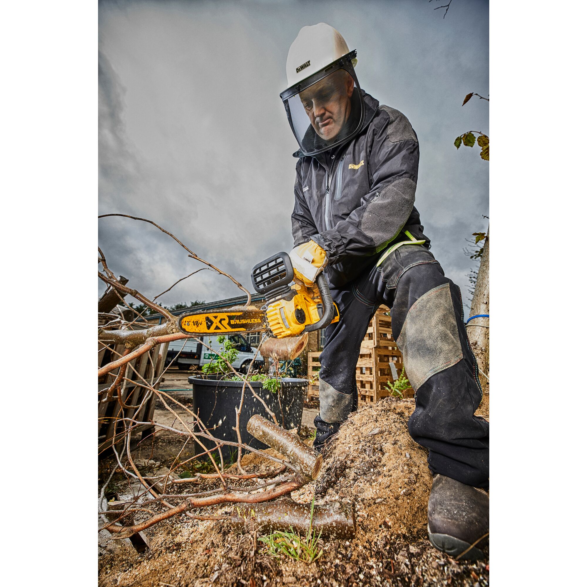 Dewalt 565 online chainsaw