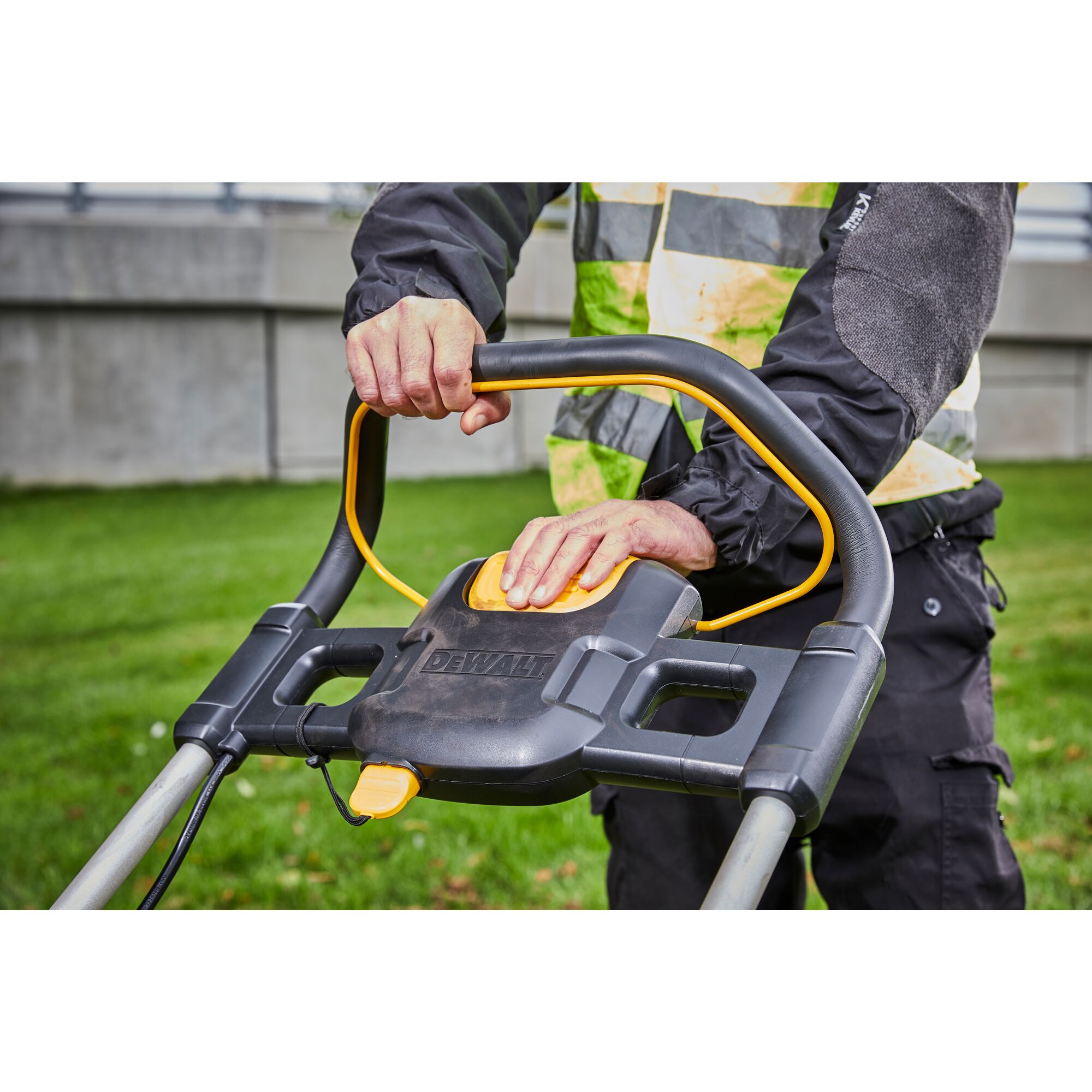 Dewalt 36v discount lawn mower review