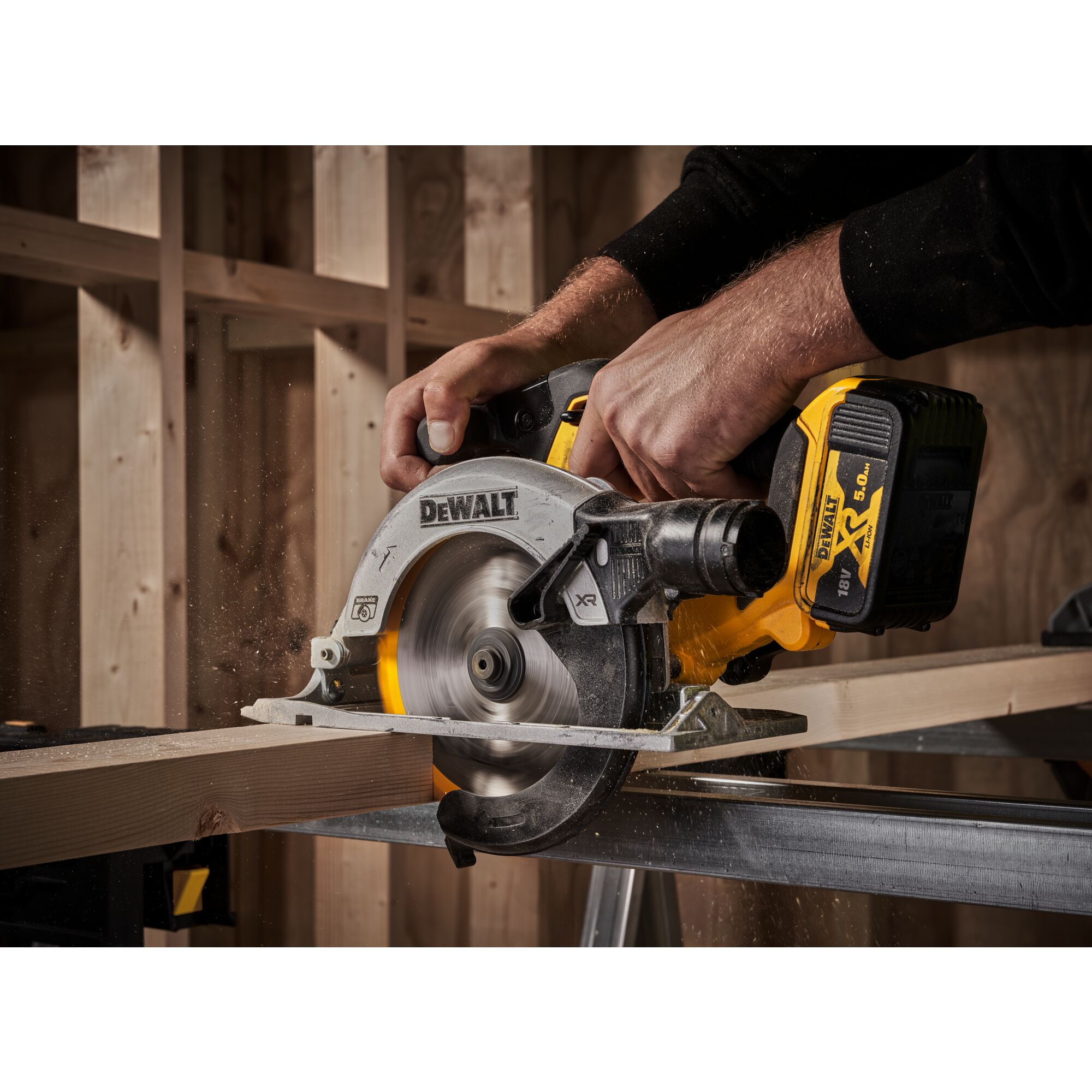 18v dewalt best sale skill saw