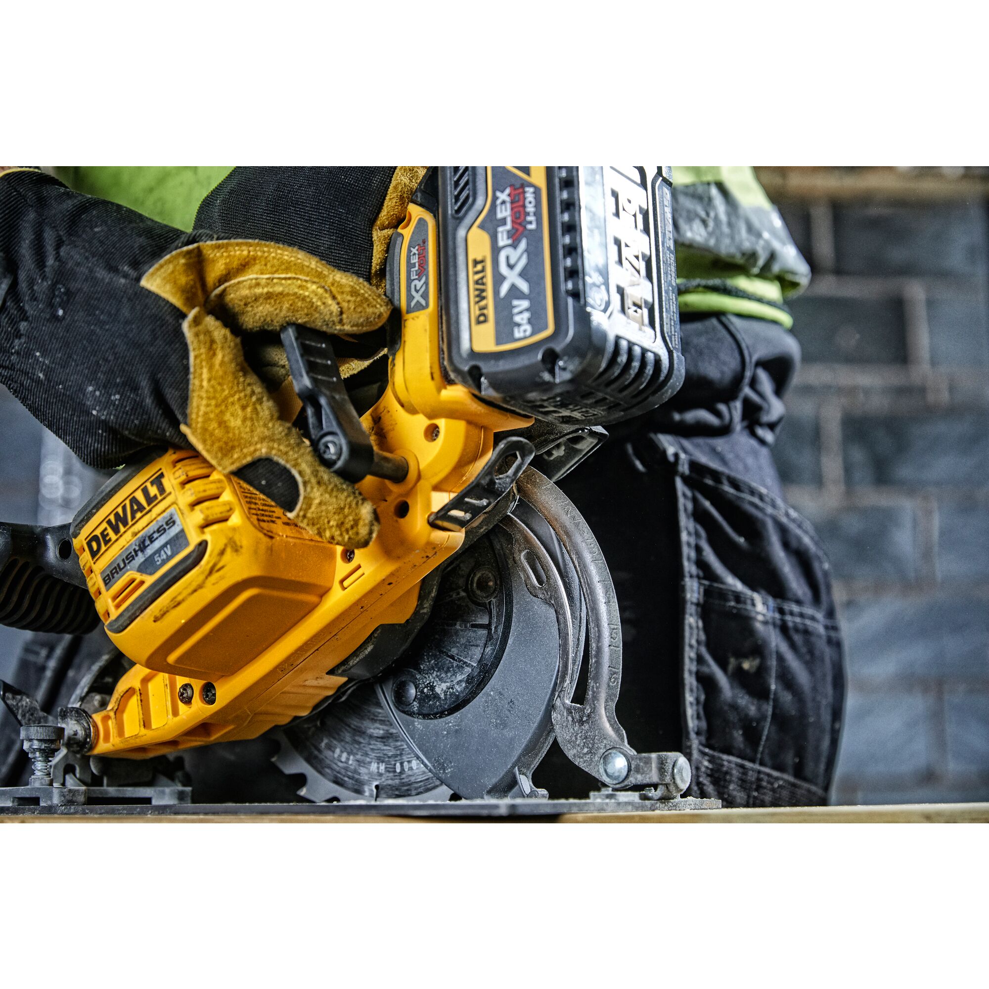 Dewalt 54v discount circular saw bare