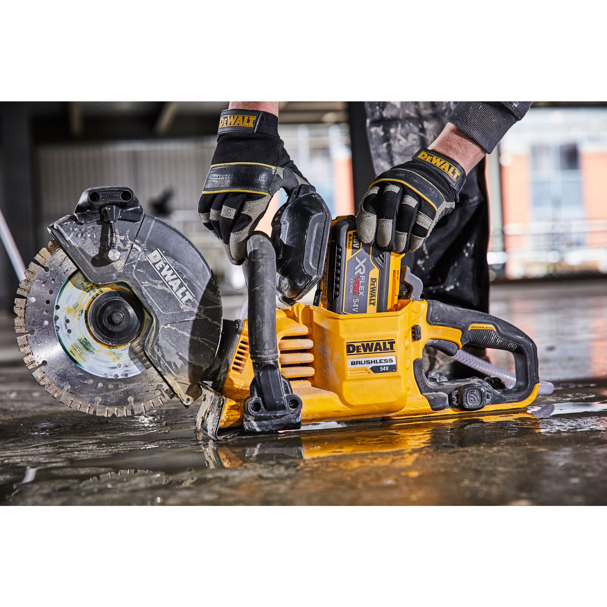 Dewalt battery concrete saw hot sale