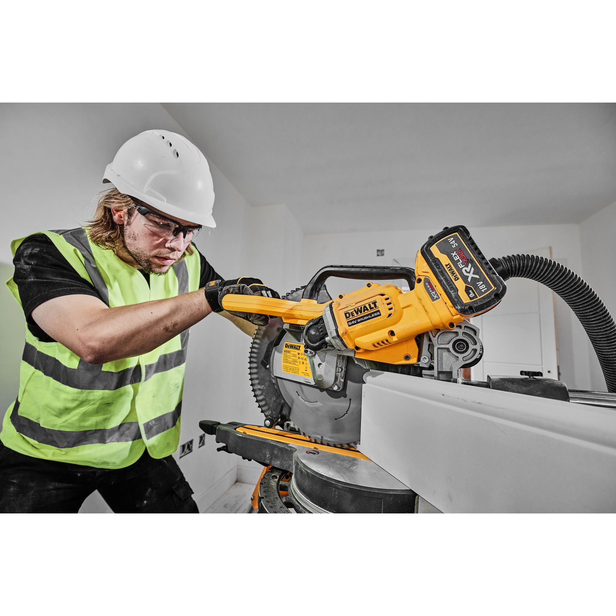 305mm mitre deals saw dewalt