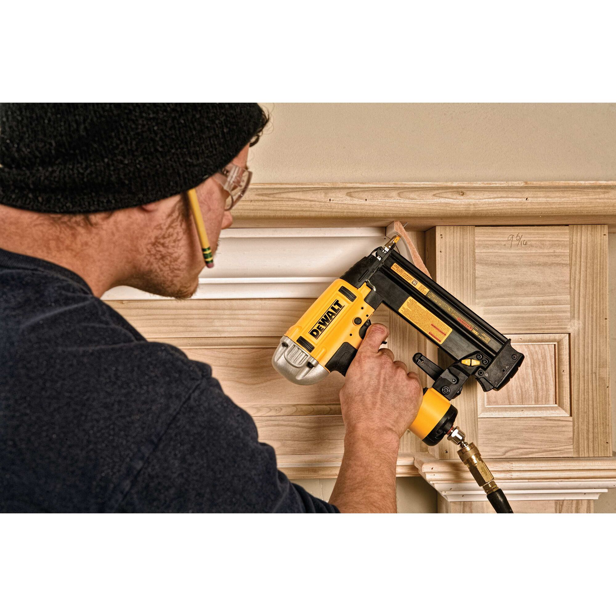 Dewalt 18 best sale gauge air nailer