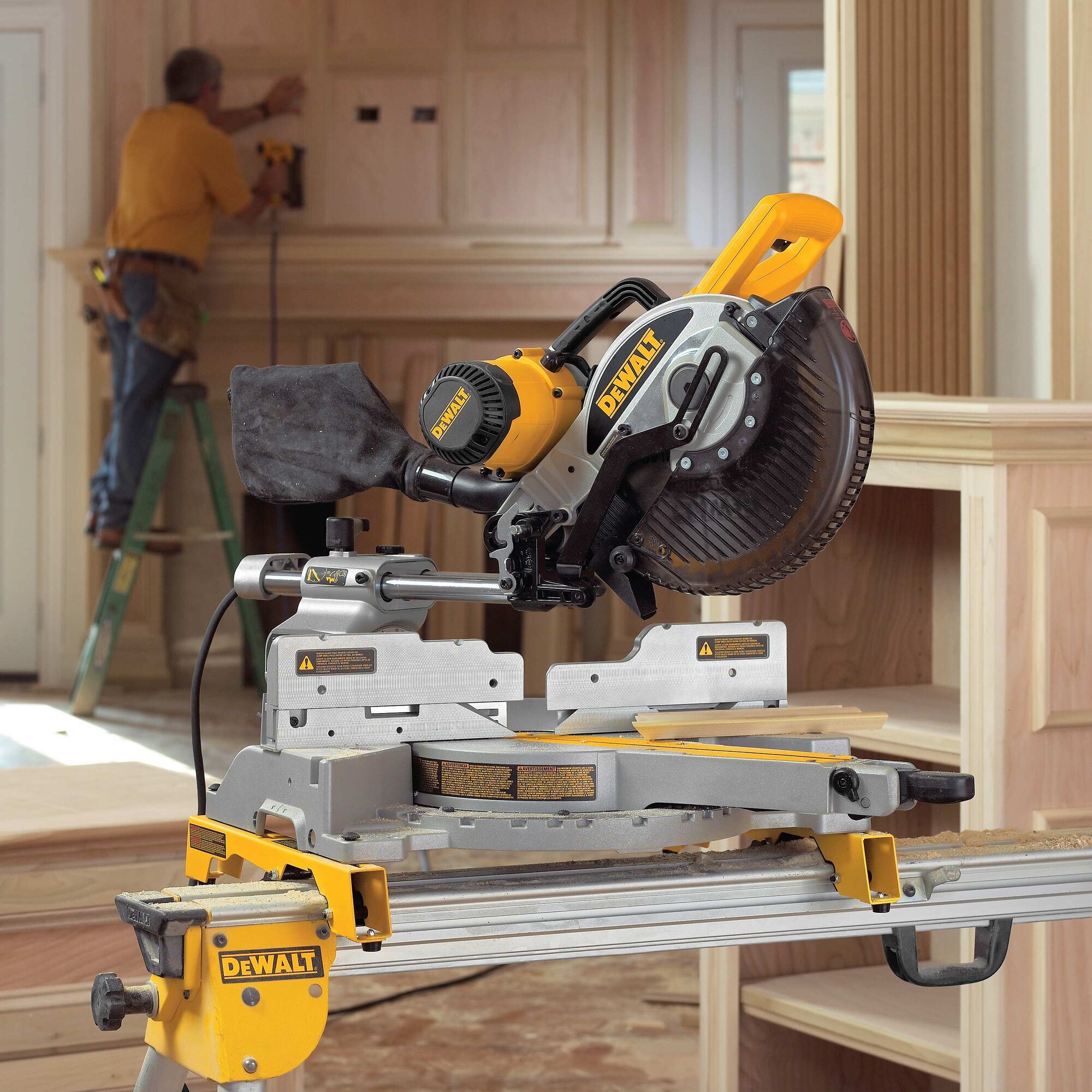 Dewalt 250mm flexvolt online mitre saw