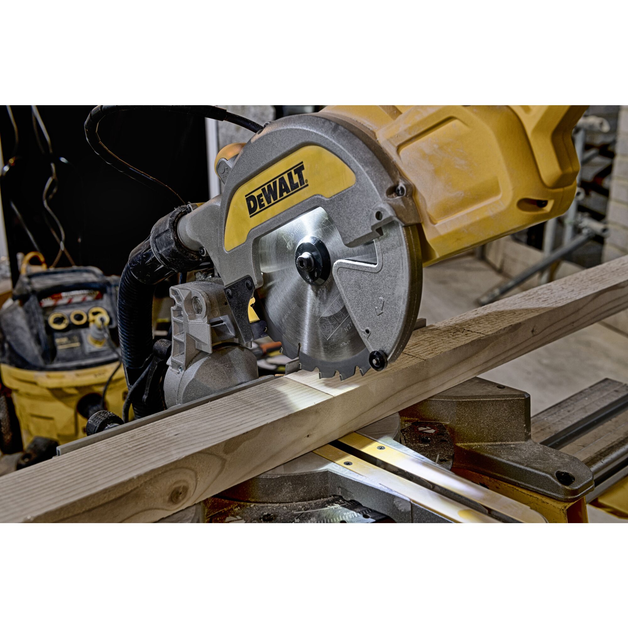 Dewalt chop deals saw 216mm